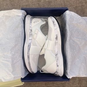 White marble tiem cycling shoes